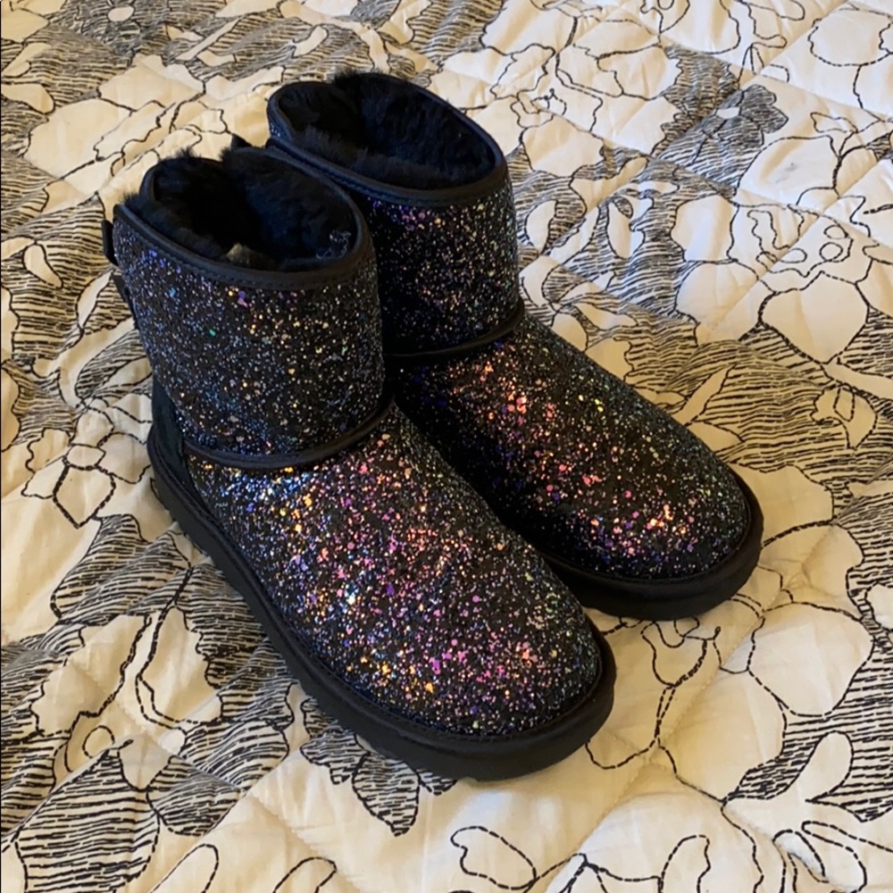 UGG classic mini cosmos bow boot